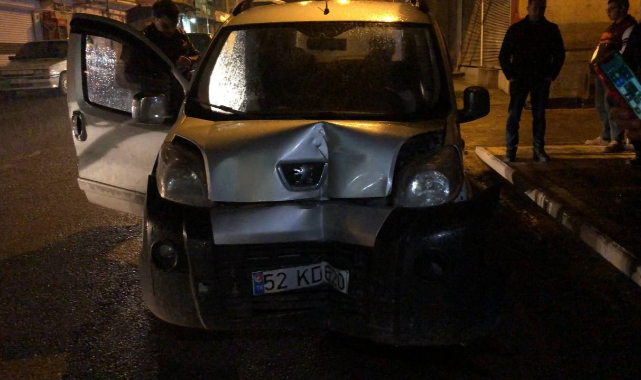 Ceylanpınar'da dükkana otomobil daldı!