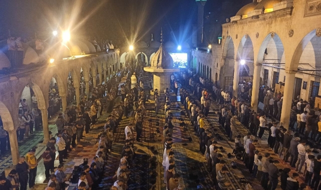 Kadir Gecesi'nde Balıklıgöl'deki camilere akın etti