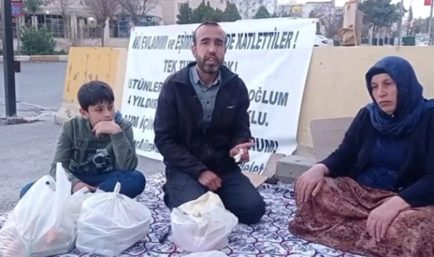 Şenyaşar ailesi ilk iftarını adliye önünde yaptı