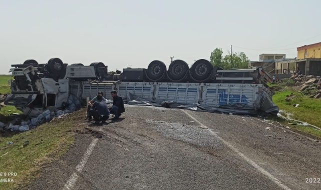 Siverek'te su yüklü tır ile otomobil çarpıştı!