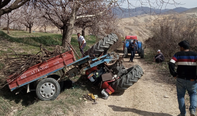 Traktör devrildi: 1 ölü, 1 yaralı