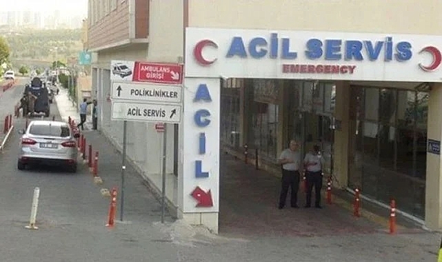 DEDAŞ binasında direk devrildi! 2 işçi yaralı