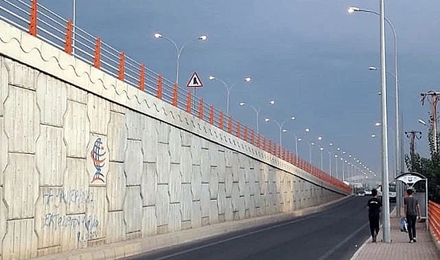 Sokak lambaları neden yanıyor?