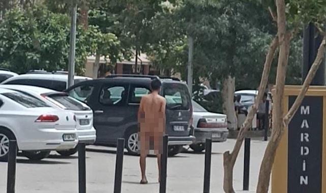 Bir adam çıplak gezerken yakalandı