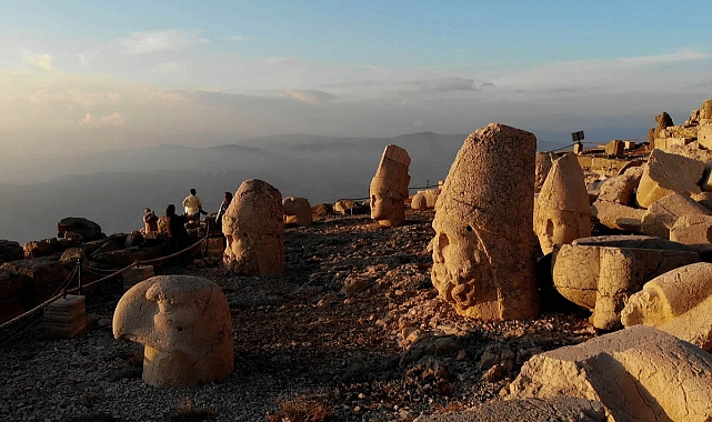 Nemrut heykellerinden yeni sanat eseri