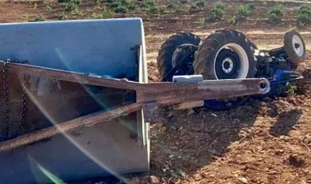 Bozova'da traktör devrildi! 1 genç öldü
