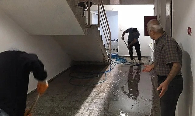 Önce eşini öldürdü ardından kafasına sıktı