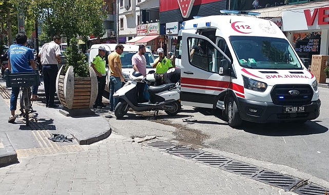 Otomobil İle Motosiklet Çarpıştı: 2 Yaralı