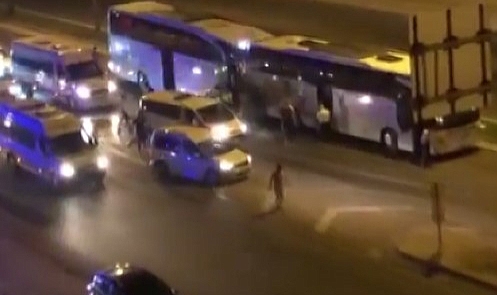 İki yolcu otobüsü çarpıştı: 12 yaralı