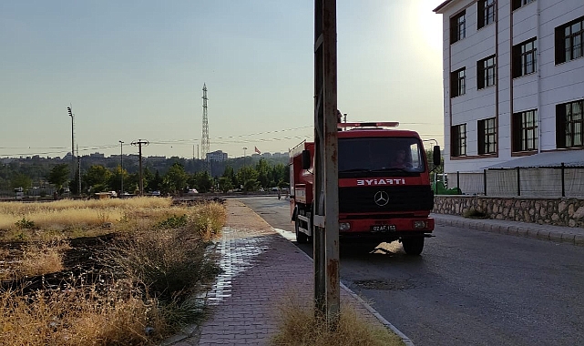 Ot yangını çevredekilerin paniğine neden oldu
