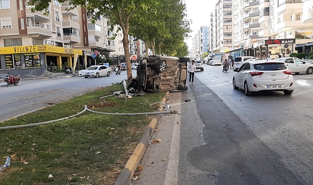 Otomobilin inanılmaz kaza anı kameya yansıdı