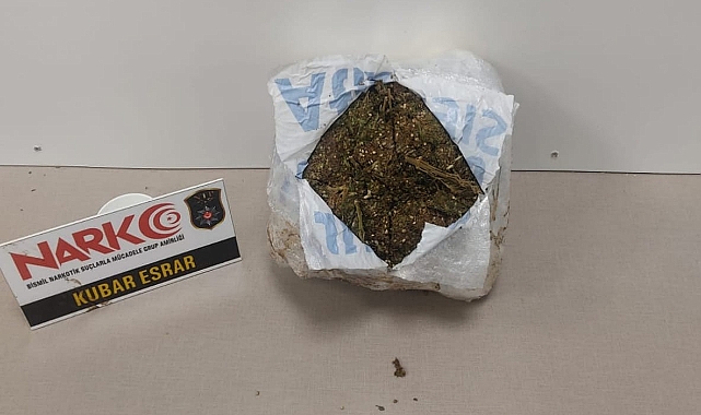 Polis arazide toprağa gömülü uyuşturucu madde buldu