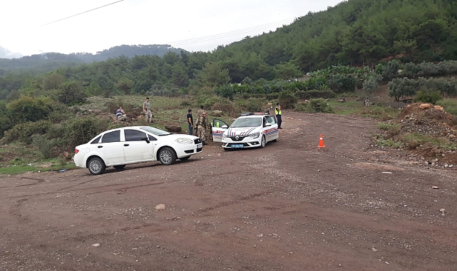 Taş ocağı çalışanlarını taşıyan pikap dereye uçtu: 3 ölü
