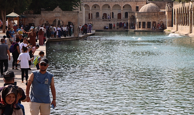 Balıklıgöl'de turist yoğunluğu