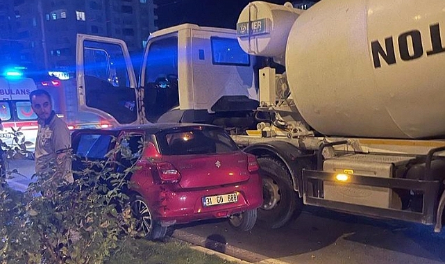 Beton mikseri ile otomobil çarpıştı: 1 yaralı