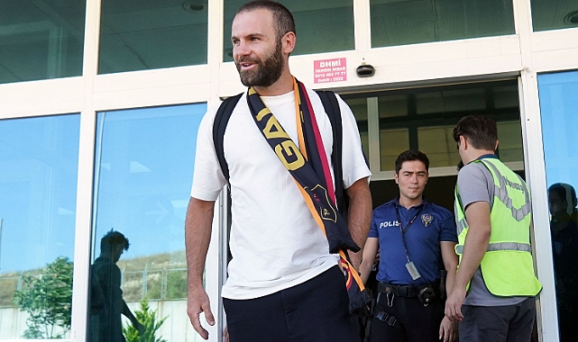 Galatasaray’ın yeni transferi Juan Mata, İstanbul’a geldi