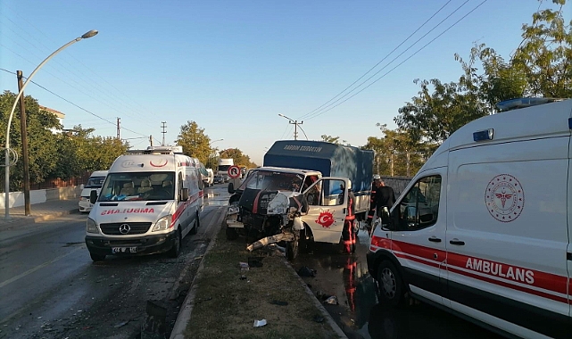 Kamyonet ile otobüs çarpıştı 2 kişi yaralandı