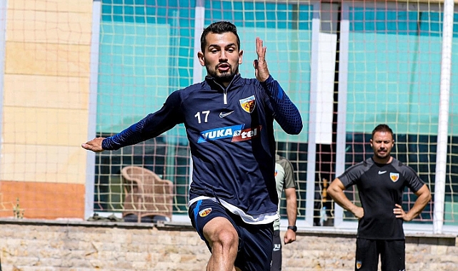 Kayserispor'da Emrah takıma katıldı