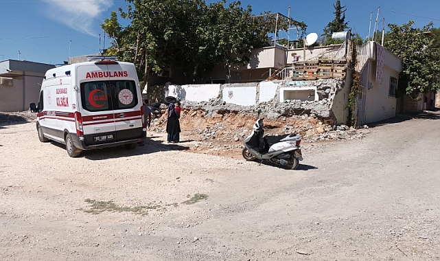 Merdivende halı silkerken yuvarlanan kadın yaralandı