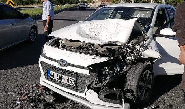 Otomobil ile minibüs çarpıştı: 1 yaralı