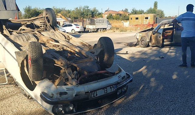 Otomobil kaza yaptı 2 kişi yaralandı