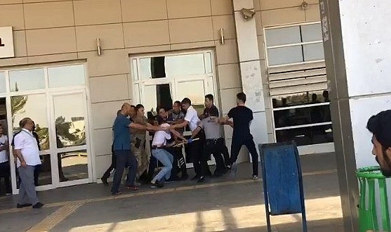 Şanlıurfa'da güvenlik görevlisine tekmeli saldırı!