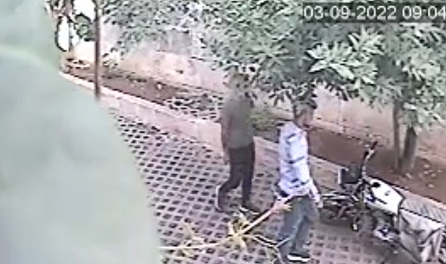 Şanlıurfa'da motosikletin çalınma anı kamerada