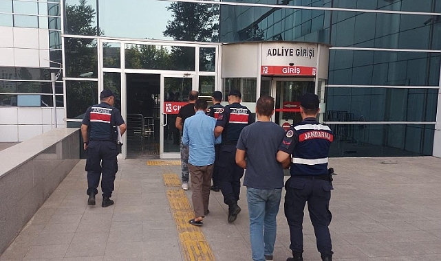 Sigara hırsızları jandarma tarafından yakalandı