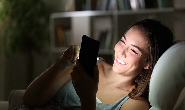 Telefon ve bilgisayardan yansıyan ışıkda güneş kadar zararlı