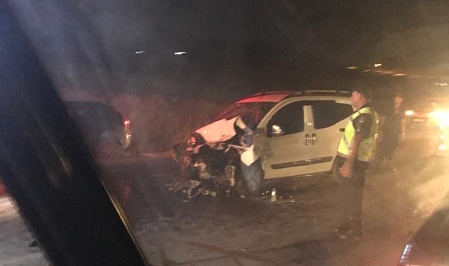 Ticari araç ile otomobil kafa kafaya çarpıştı: 8 yaralı
