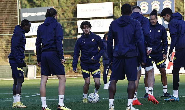 Fenerbahçe, Başakşehir maçı için kampa girdi