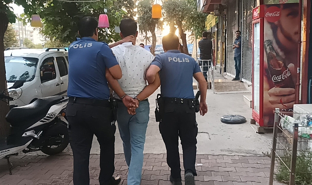 Hırsızlıktan aranan şahsı polis yakaladı