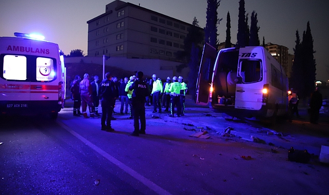 İşçi servisi ile otomobil çarpıştı: 1 ölü, 15 yaralı