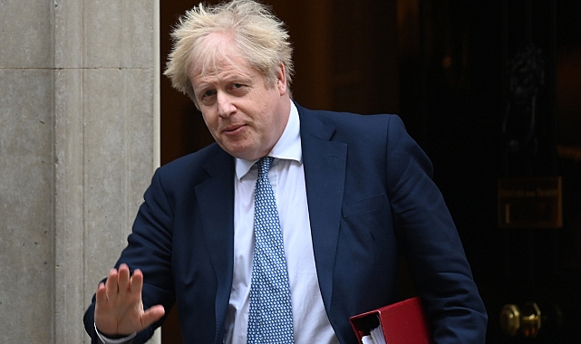 Johnson tatilini yarıda kesip İngiltere'ye döndü