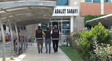 Kuyumcudan çaldığı altın ve paralarla yakalandı