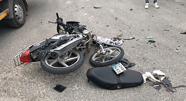 Motosiklet ile otomobil çarpıştı: 1 yaralı