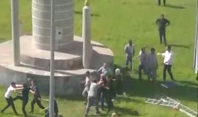 Önce kaza yaptılar sonra tekme tokat kavga ettiler