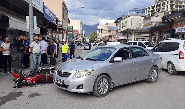 Otomobil ile çarpışan motosikletin sürücüsü yaralandı