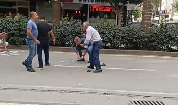 Para çalan hırsızı vatandaşlar yakaladı