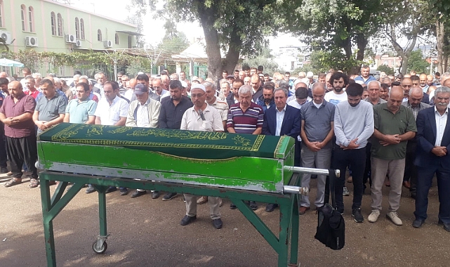 Römorka çarpan otomobil sürücüsü toprağa verildi