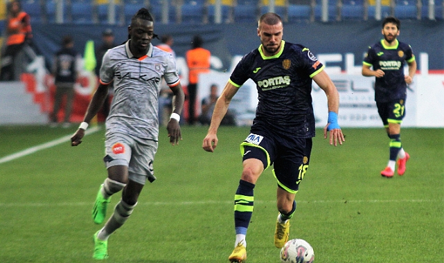 Spor Toto Süper Lig: MKE Ankaragücü: 0 - M. Başakşehir: 1 (İlk yarı)