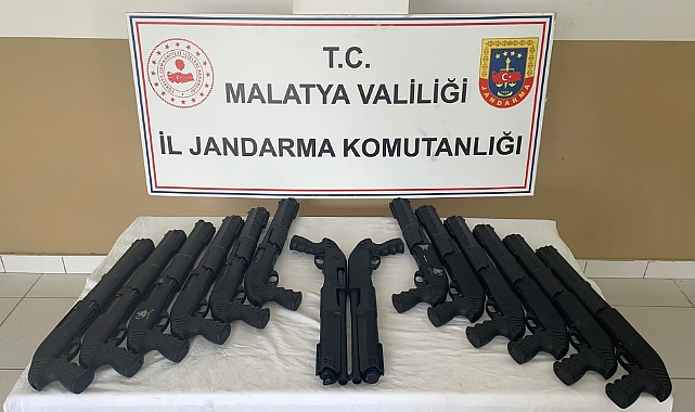 Şüpheli araçta 14 pompalı tüfek bulundu