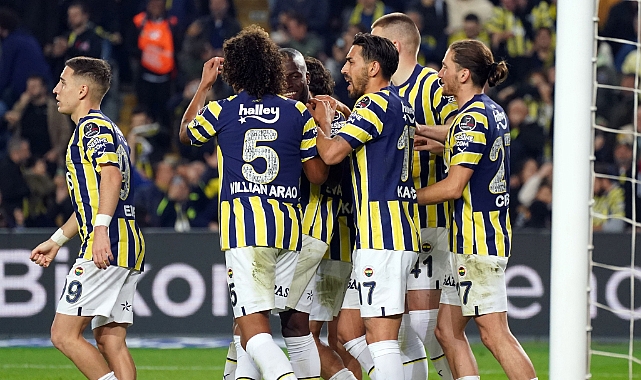 Fenerbahçe 10 kişiyle kazandı