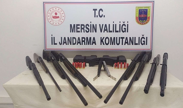 Otomobilde 8 ruhsatsız av tüfeği ile 2 tabanca ele geçirildi