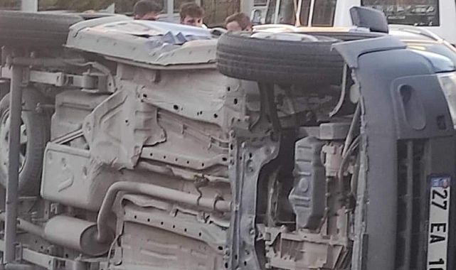 Otomobille çarpışan araç takla attı