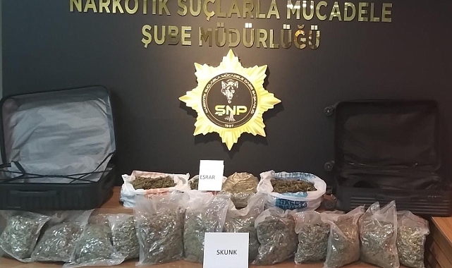 Şanlıurfa'da 11 kilo esrar ve 7 kilo skunk ele geçirildi