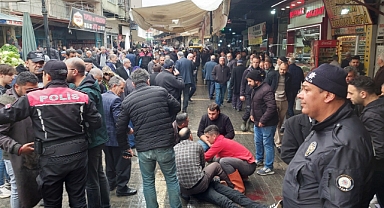 Seyyar satıcıların kavgası kanlı bitti: 1 ağır yaralı
