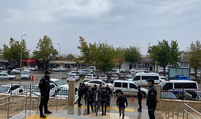Siverek’te parktaki bankları yakanlar adliyeye sevk edildi