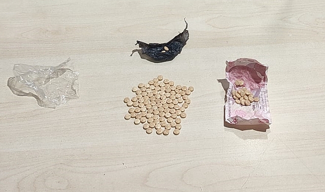 Şüphelenen şahısın üzerinde uyuşturucu hap çıktı