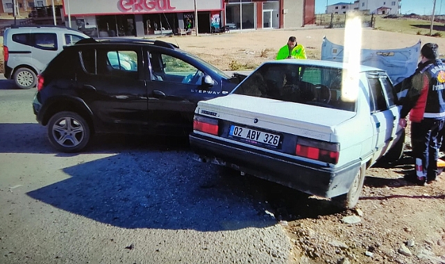 3 aracın karıştığı kazada 1 kişi yaralandı